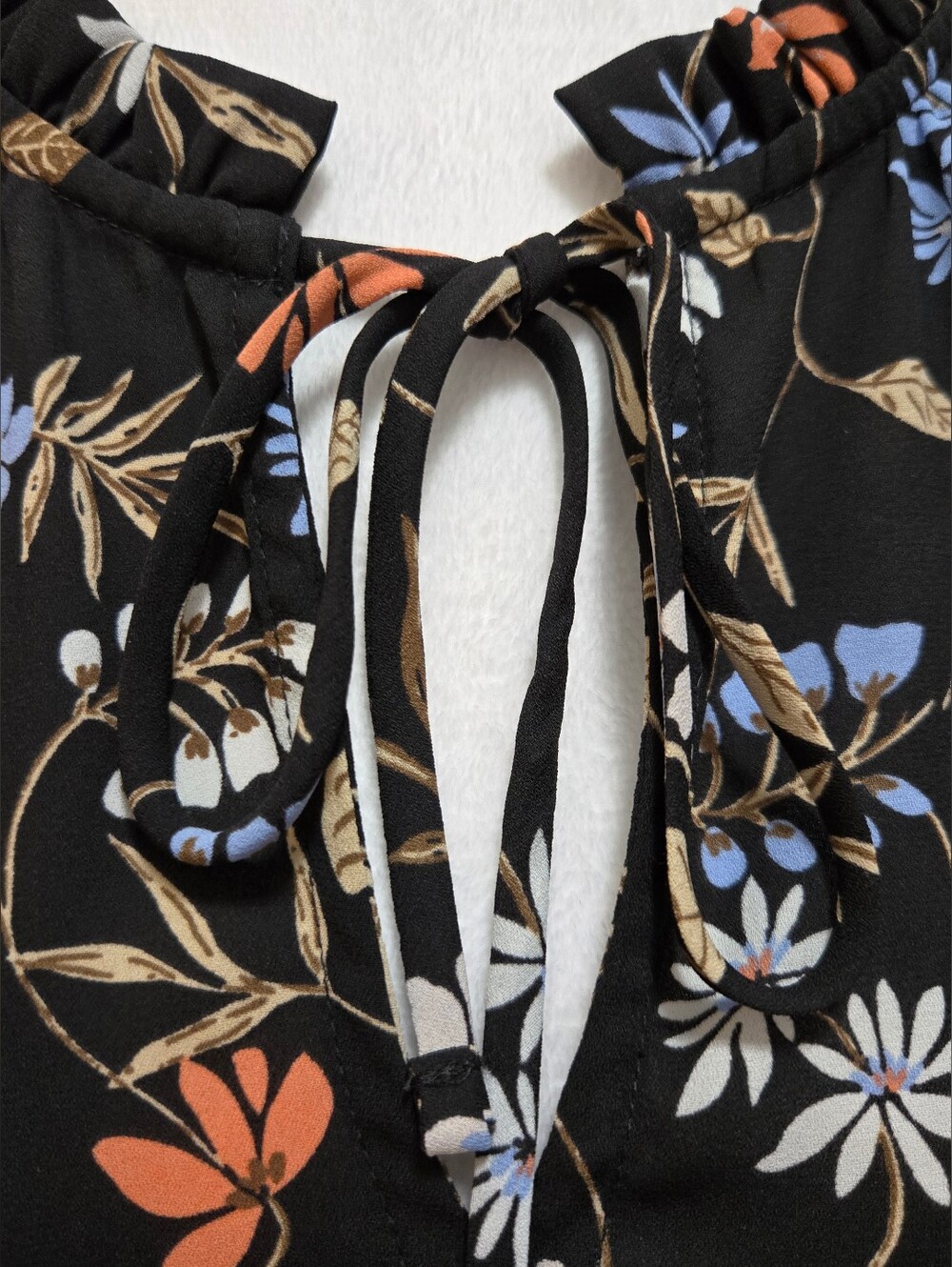 LOFT Black &  Floral Tie-Neck Short Sleeve Blouse Size M - Picture 8 of 14